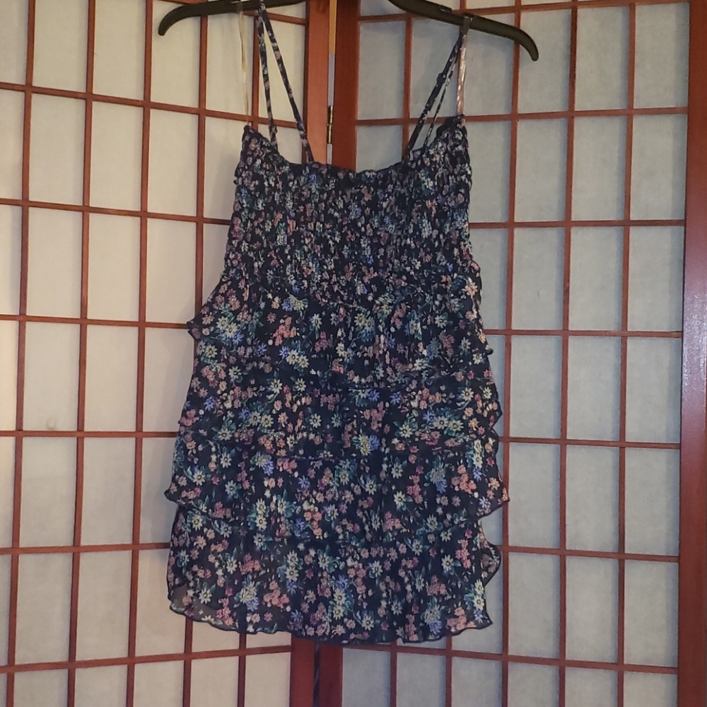 💥3/$10. Ruffled Chiffon Tank Top L